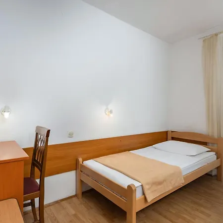 Boarding House Lucija gostionica *