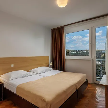 Boarding House Lucija * קוסטרנה