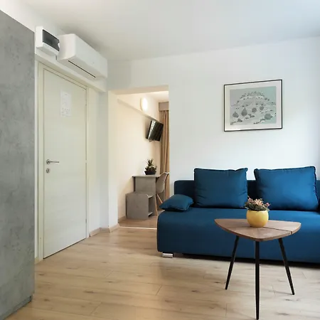 Мини-отель Boarding House Lucija Кострена