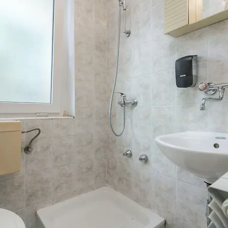 Boarding House Lucija gostionica