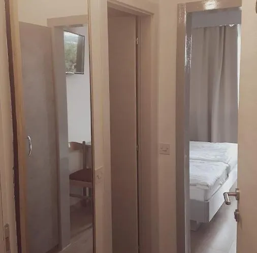 여관 Boarding House Lucija *