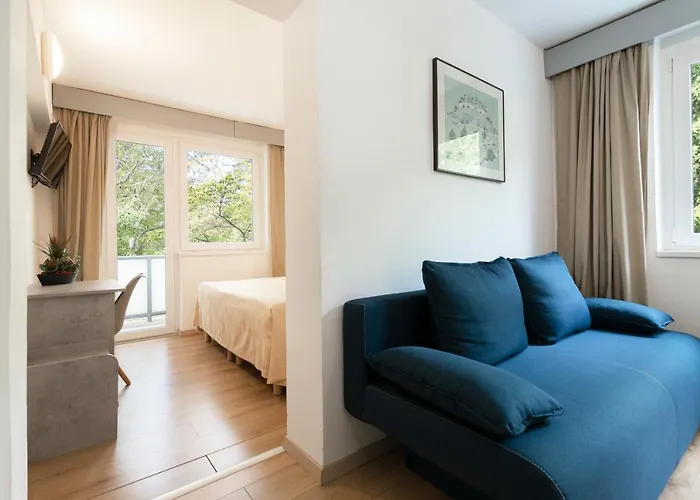 Boarding House Lucija 여관 *