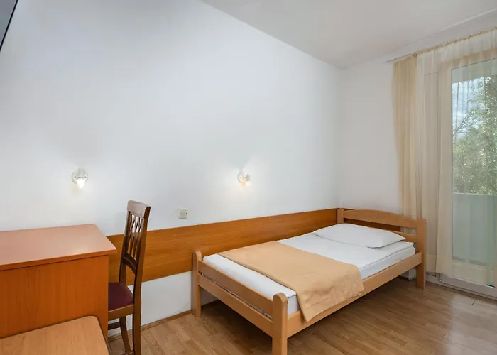 Boarding House Lucija 여관 *