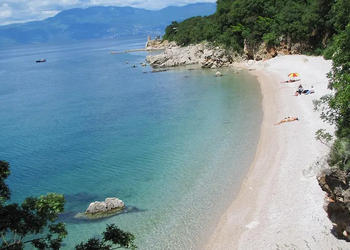 Boarding House Lucija 여관 코스트레나