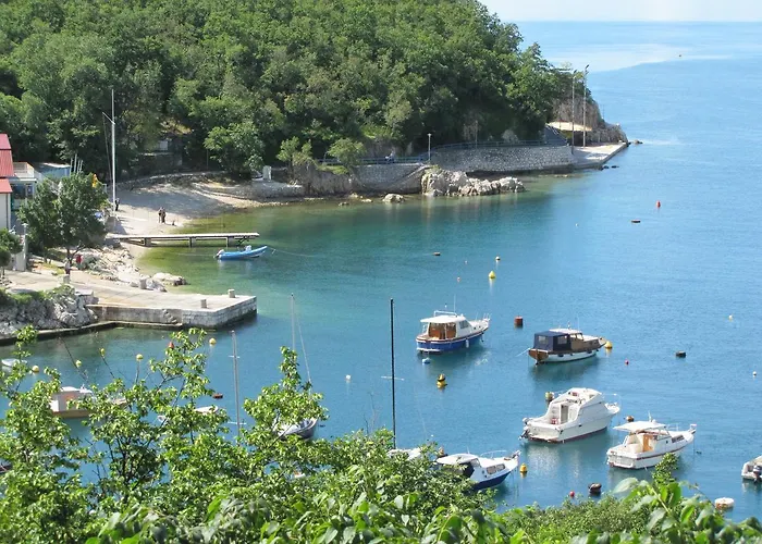 Boarding House Lucija 코스트레나